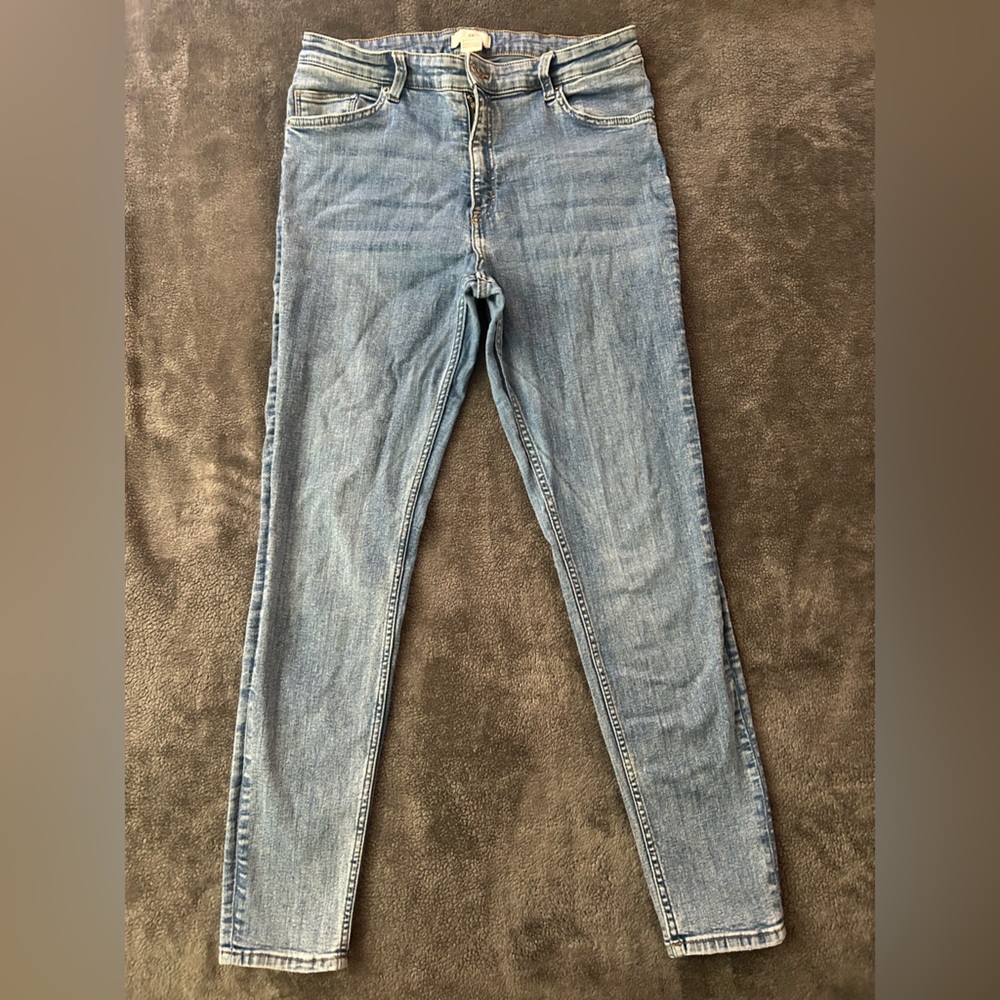 H&M light blue jeans